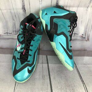 Nike Kids Sneakers in Teal and Black